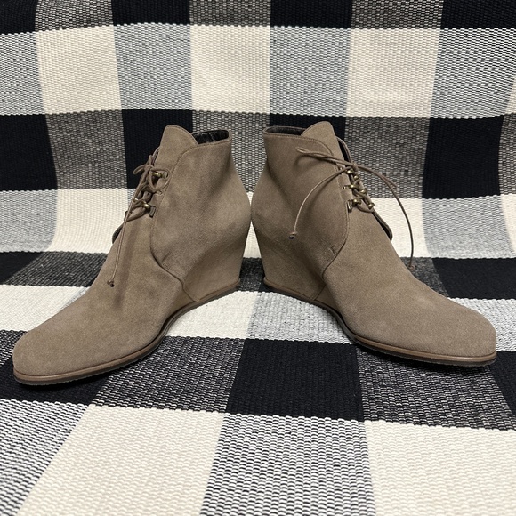 Stuart Weitzman like new comfort wedge lace up taupe tan suede leather booties - Picture 3 of 8